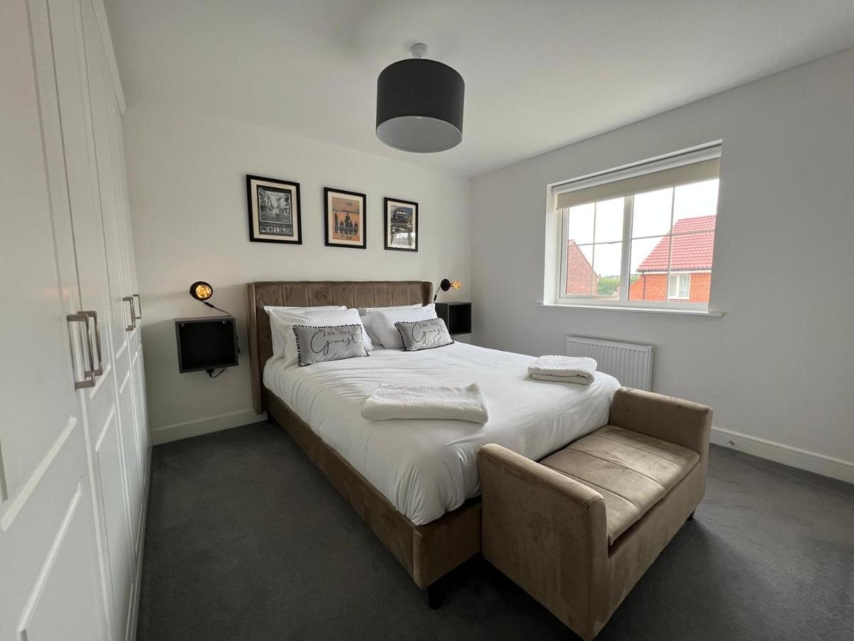 Spacious & Stylish 4-bed House With Hot Tub In Prime Location