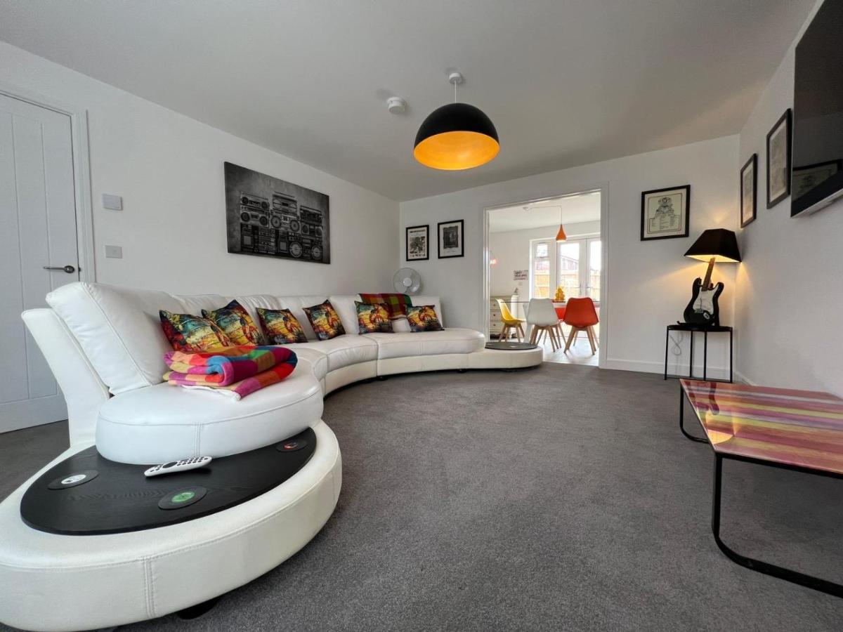 Spacious & Stylish 4-bed House With Hot Tub In Prime Location Apartamento