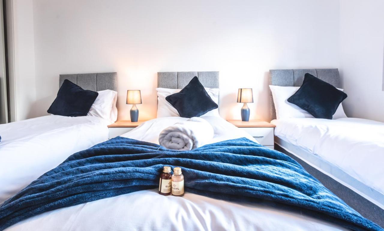Centre Comfort: Spacious 2-bed With Free Parking Apartamento