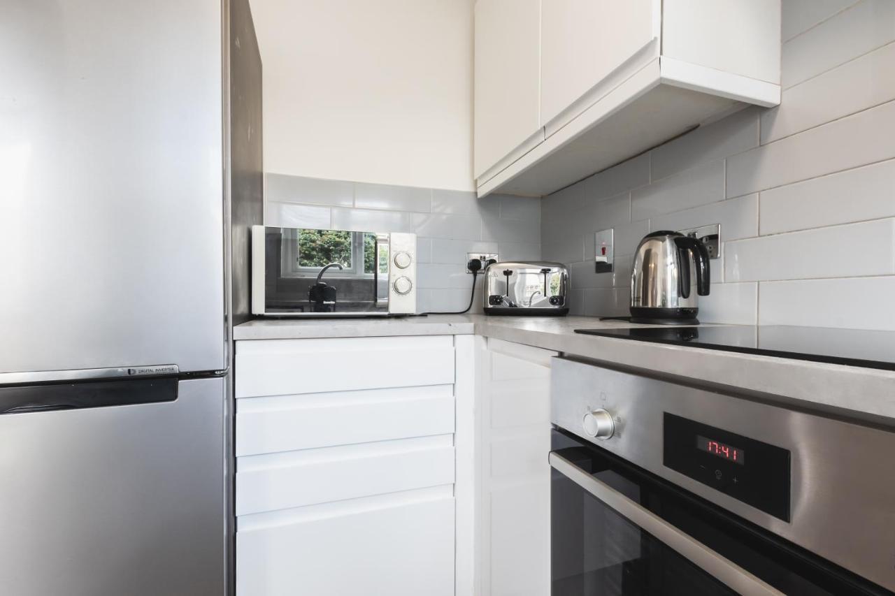 Centre Comfort: Spacious 2-bed With Free Parking Apartamento *
