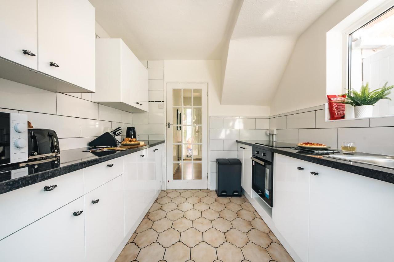 3 Bedrooms House Ideal For Long Stays! Southampton