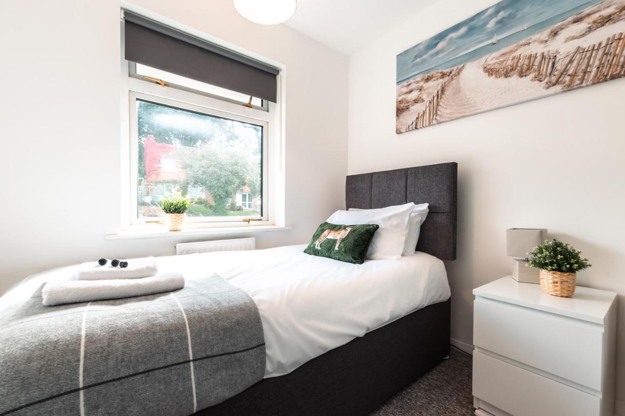 3 Bedrooms House Ideal For Long Stays! Southampton