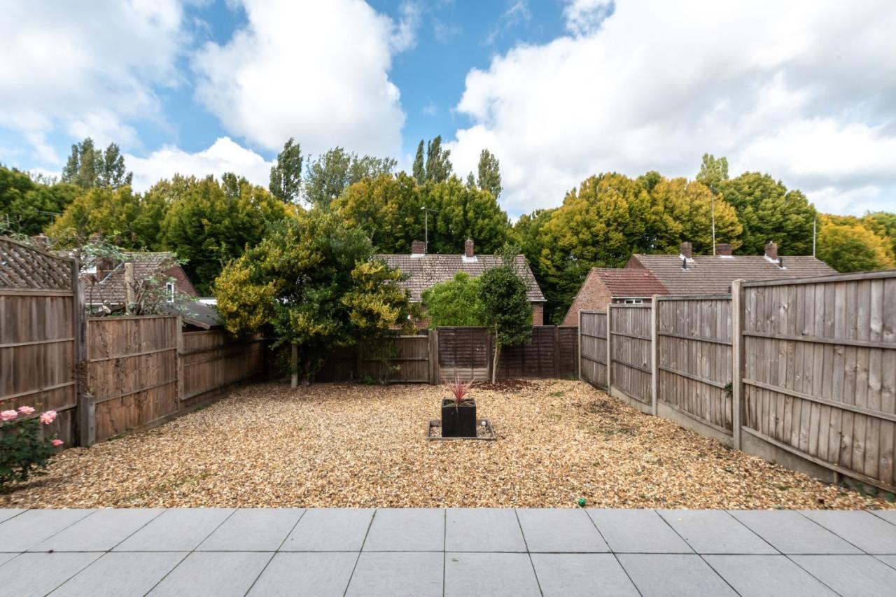 3 Bedrooms House Ideal For Long Stays! Chalet Southampton
