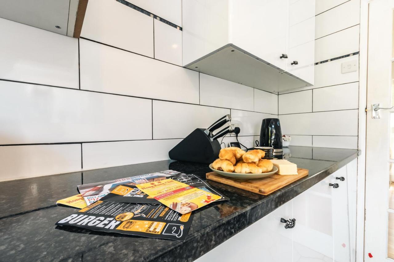 3 Bedrooms House Ideal For Long Stays! Southampton