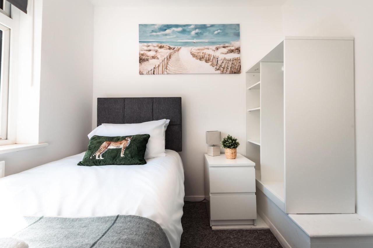 3 Bedrooms House Ideal For Long Stays!