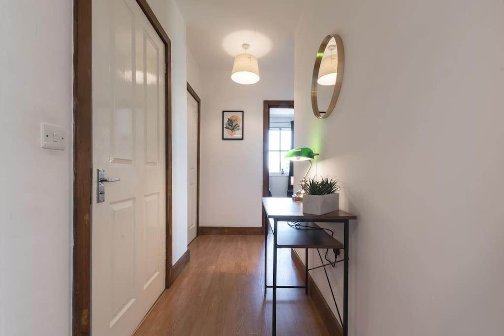 Apartment Emerald - 2 Bedroom Flat - Sleeps 5 With Parking. *