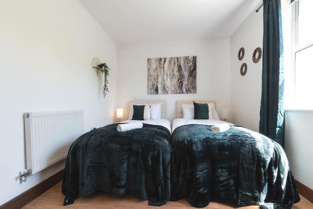 Emerald - 2 Bedroom Flat - Sleeps 5 With Parking. Apartment