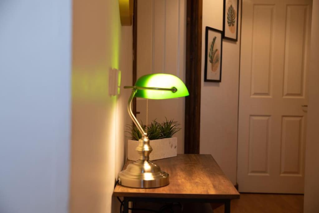 Apartment Emerald - 2 Bedroom Flat - Sleeps 5 With Parking. Southampton