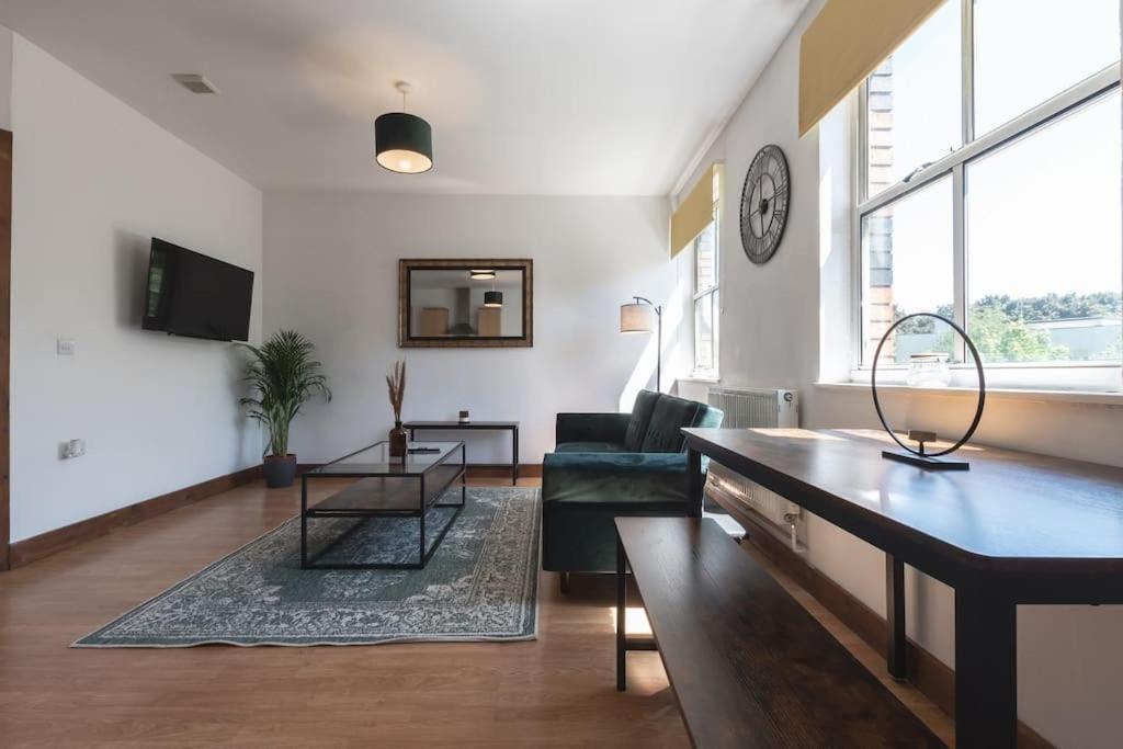 Apartment Emerald - 2 Bedroom Flat - Sleeps 5 With Parking. *