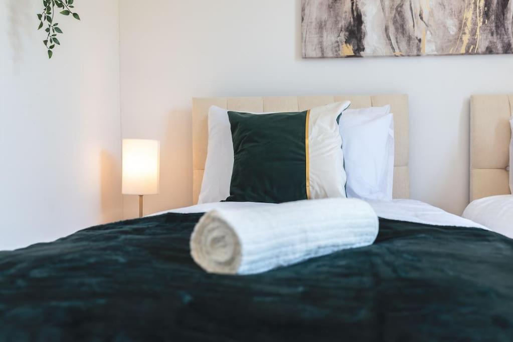 Apartment Emerald - 2 Bedroom Flat - Sleeps 5 With Parking. Southampton