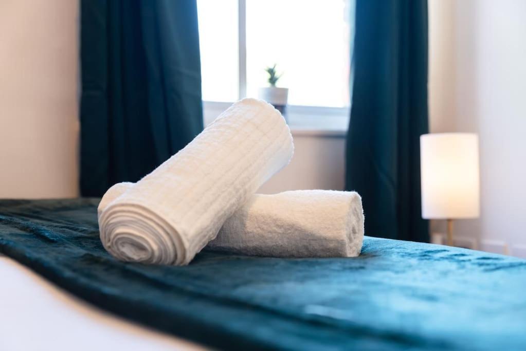 Emerald - 2 Bedroom Flat - Sleeps 5 With Parking. Southampton