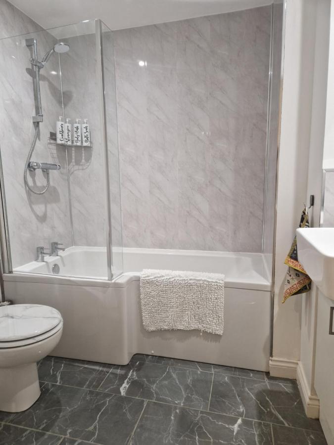 2-bedroom *nr Centre With Parking* Apartment *