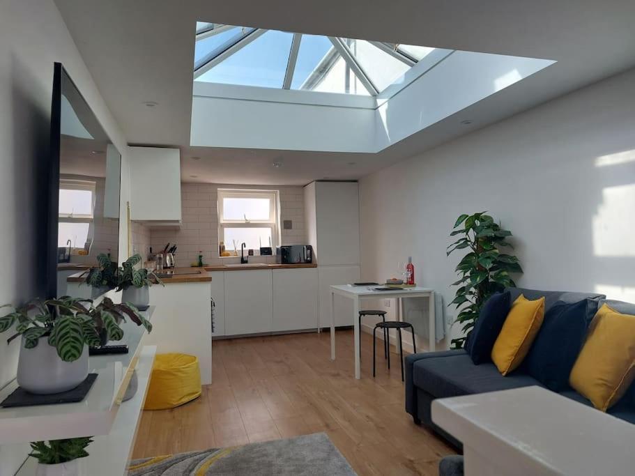 1 Bedroom Modern Duplex * Southampton