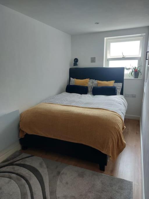 1 Bedroom Modern Duplex Apartment Southampton