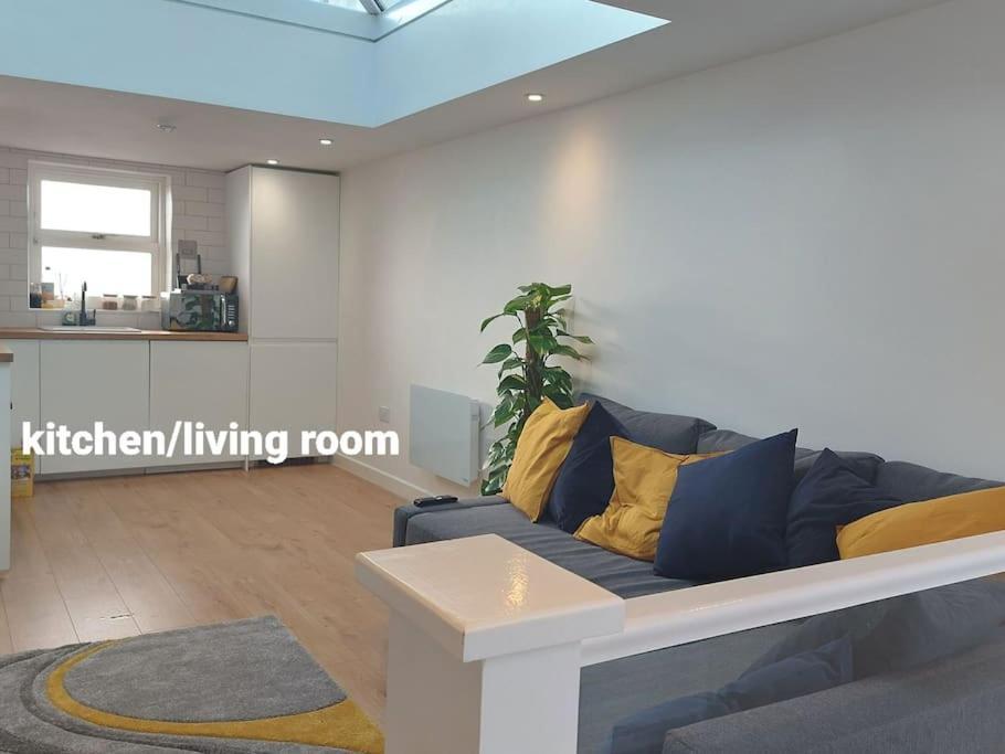 1 Bedroom Modern Duplex * Southampton