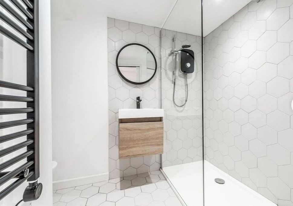 1 Bedroom Modern Duplex Southampton