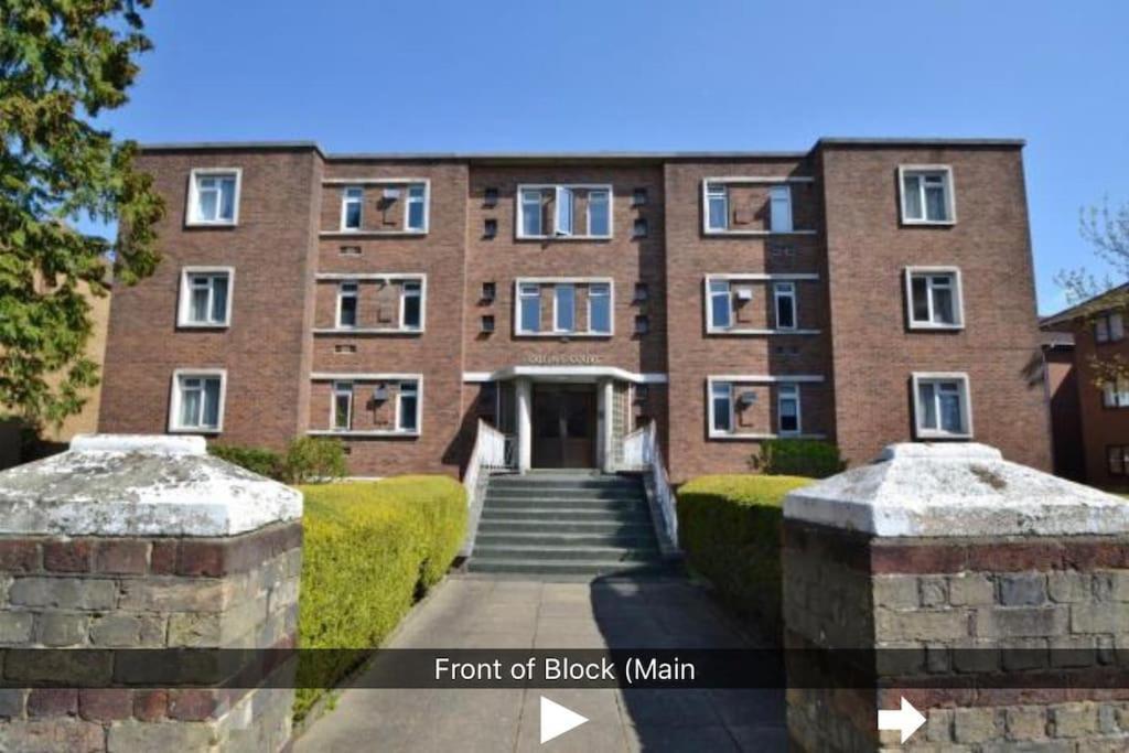 Stylish & Modern Free Parking Apartment