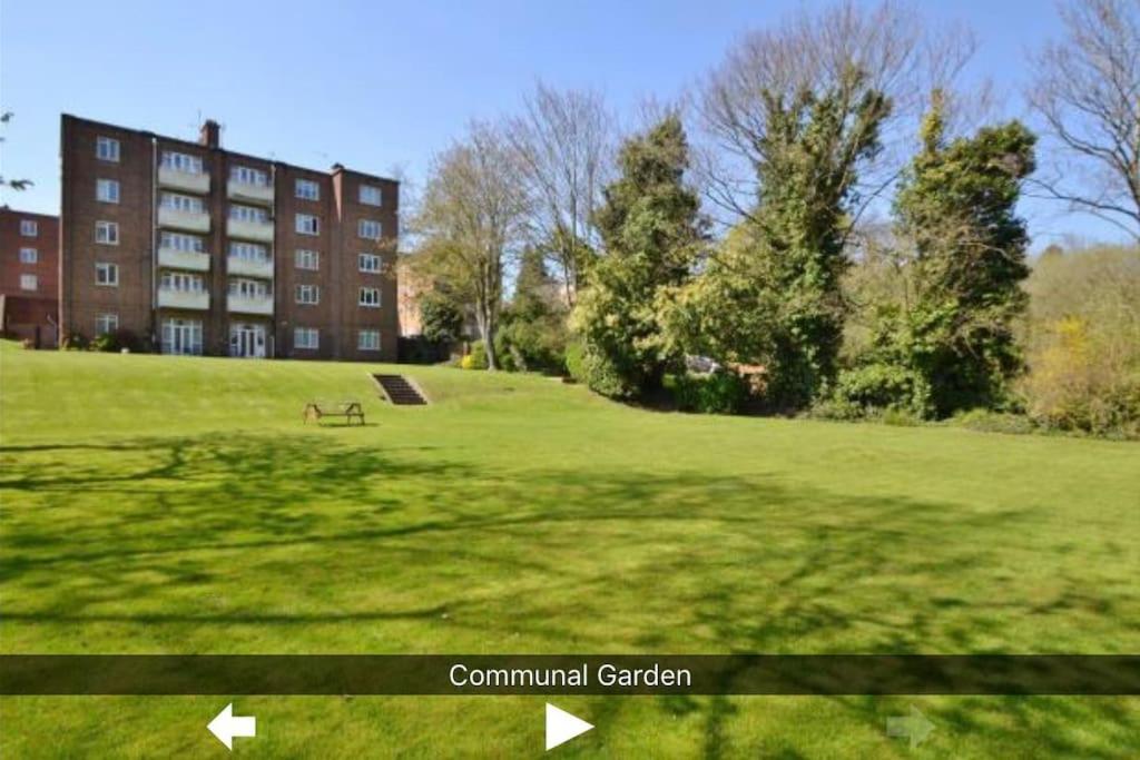 Stylish & Modern Free Parking Apartment *
