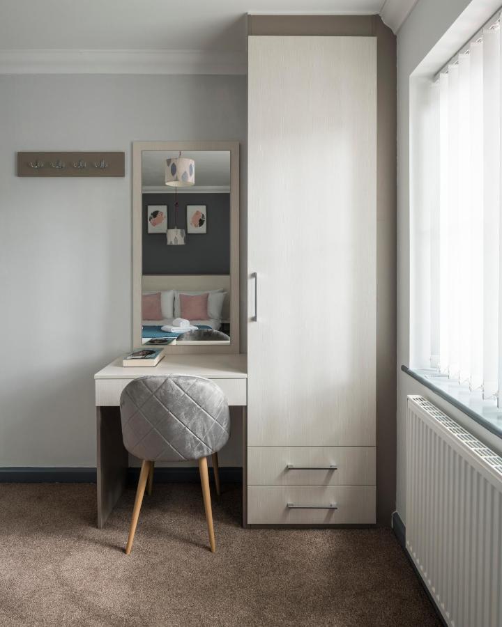 Apartment Bassett Road, By Viridian