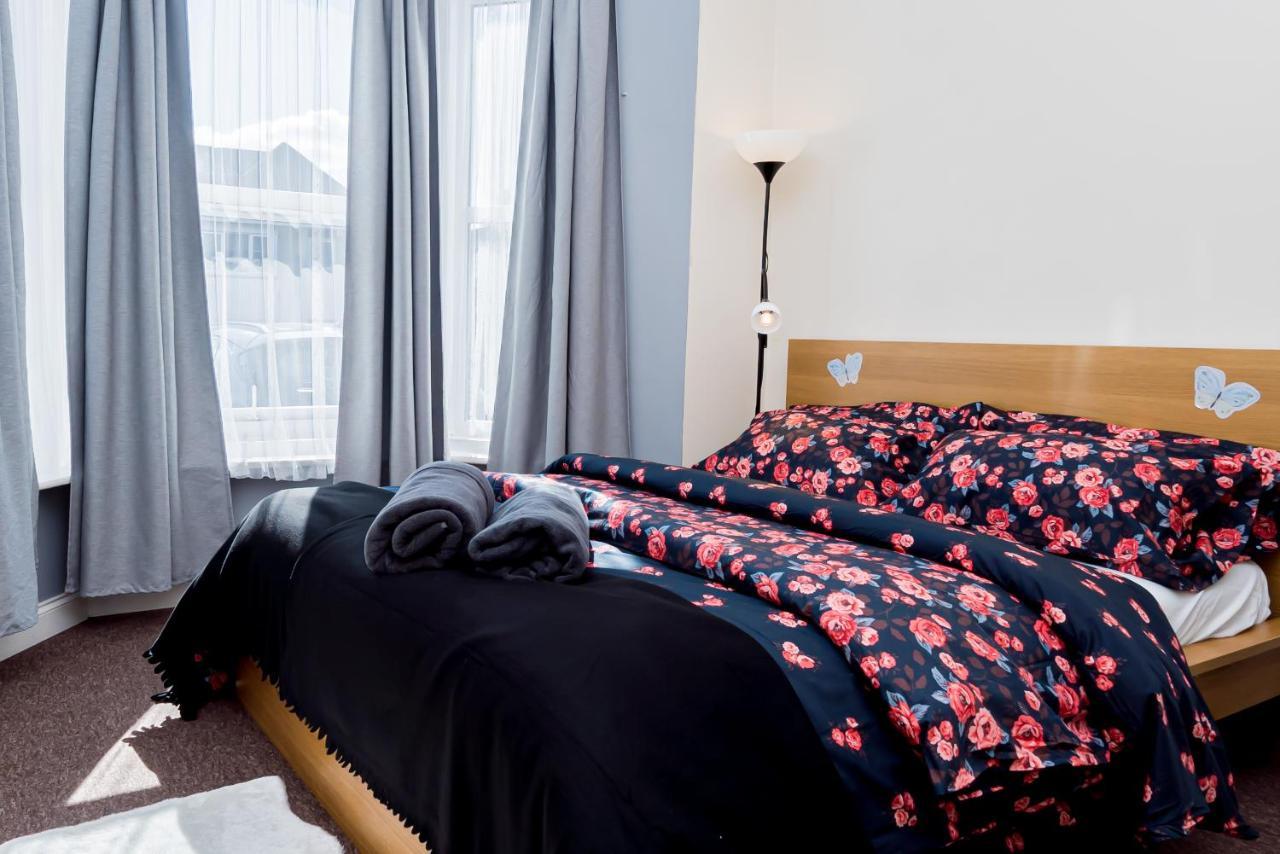 Shirley House: Self-catering Haven Near 3*