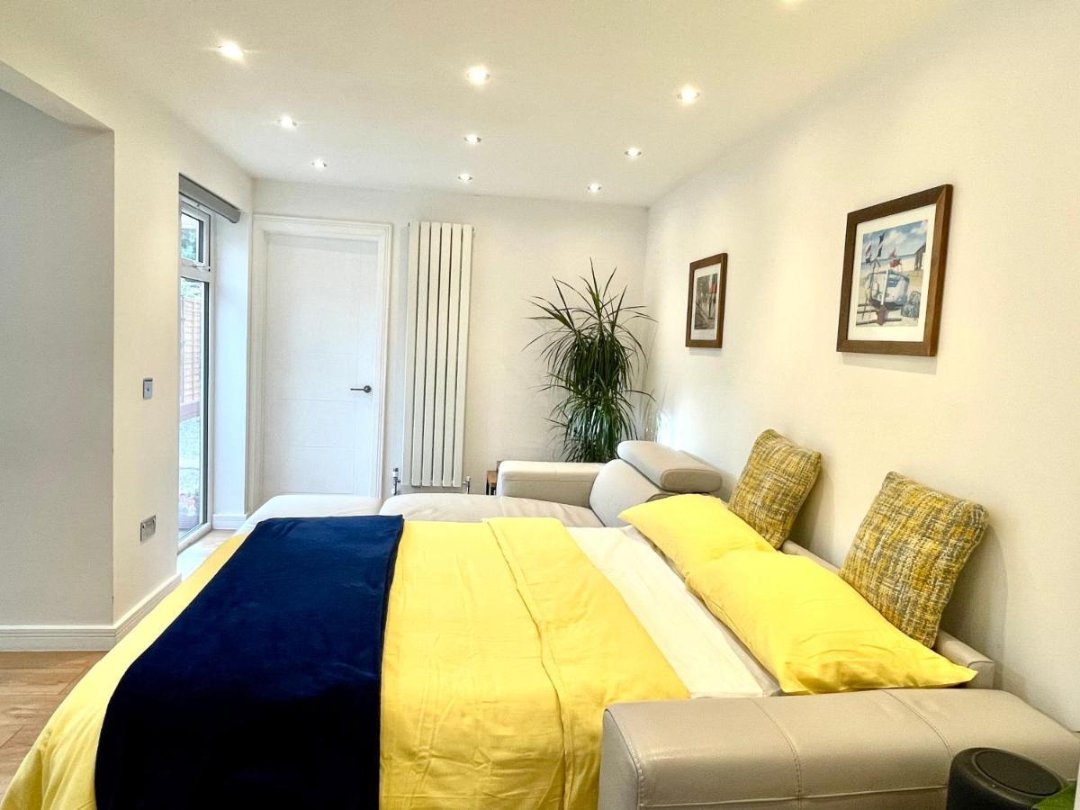 Stunning 1 Bedroom And Double Sofa Bed Near Train Station Southampton