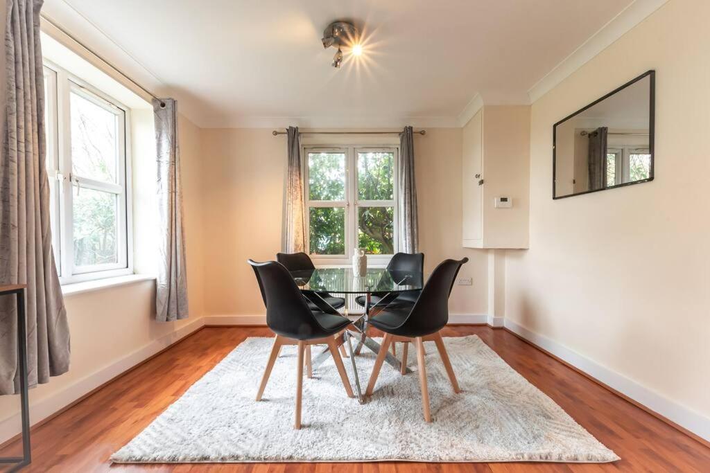 Zircon - 2 Bed Flat With Parking
