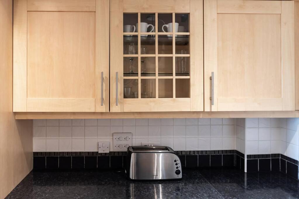 Zircon - 2 Bed Flat With Parking Apartamento *