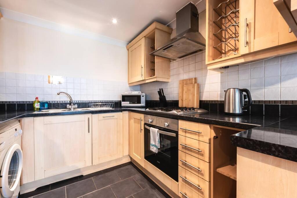 Apartamento Zircon - 2 Bed Flat With Parking *