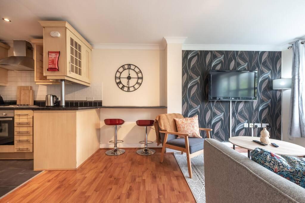Zircon - 2 Bed Flat With Parking Apartamento *