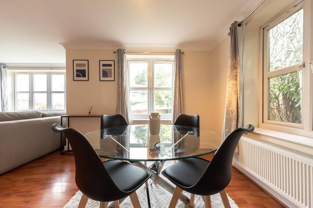 Zircon - 2 Bed Flat With Parking Southampton