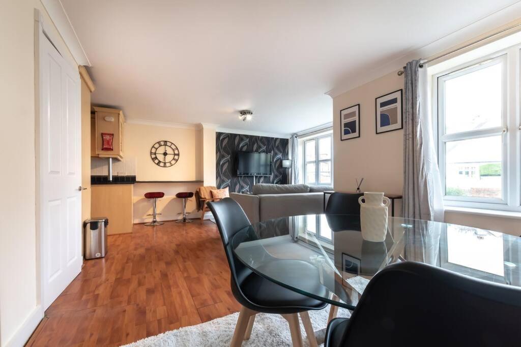 Zircon - 2 Bed Flat With Parking Apartamento *