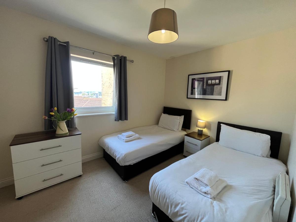 Two Bed Flat White Star Place *