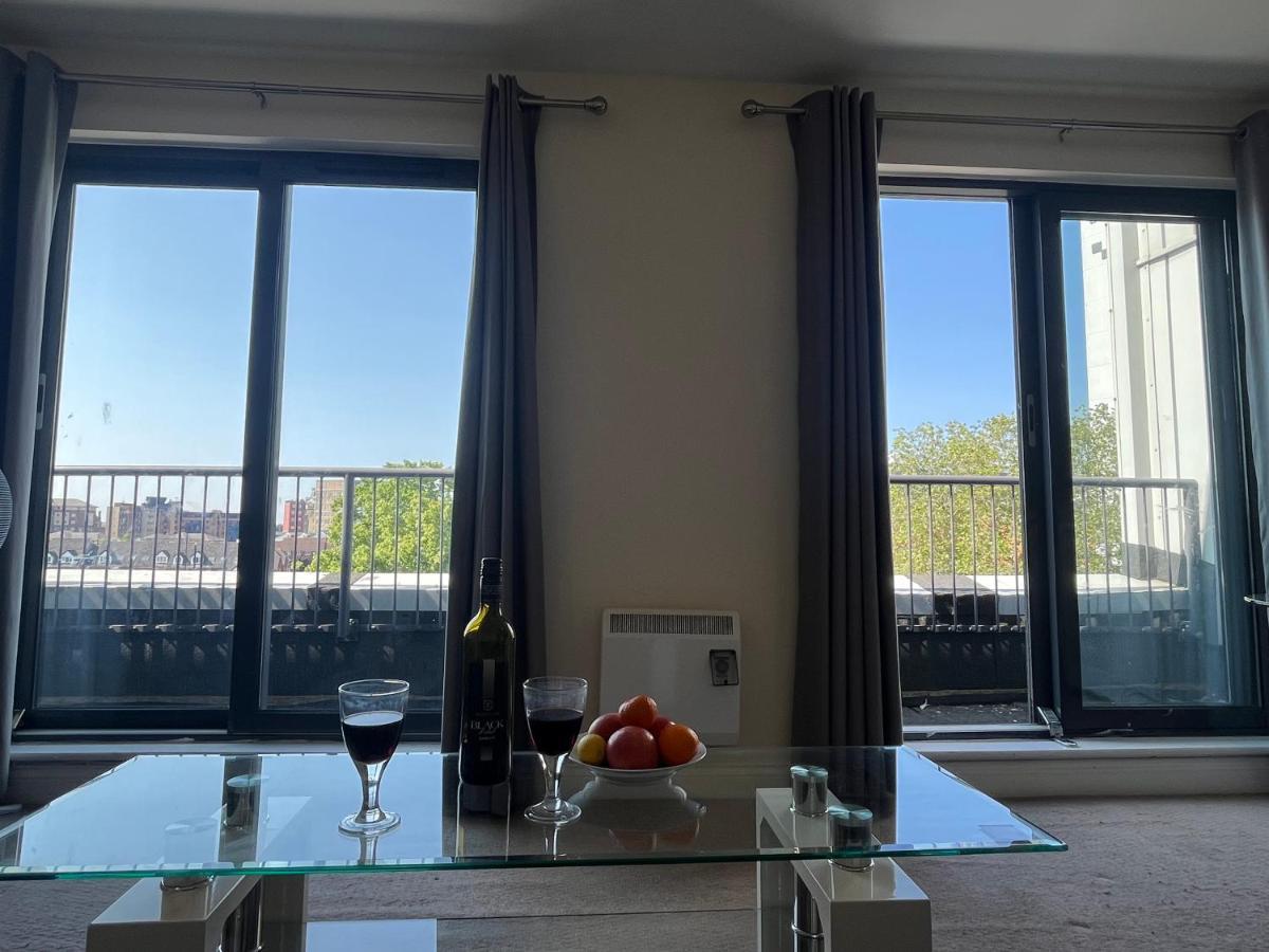 Two Bed Flat White Star Place * Southampton