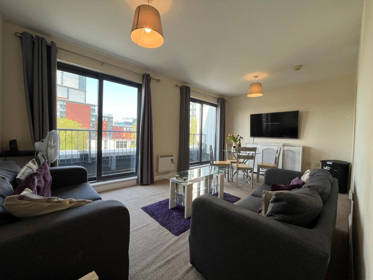 Apartment Two Bed Flat White Star Place *