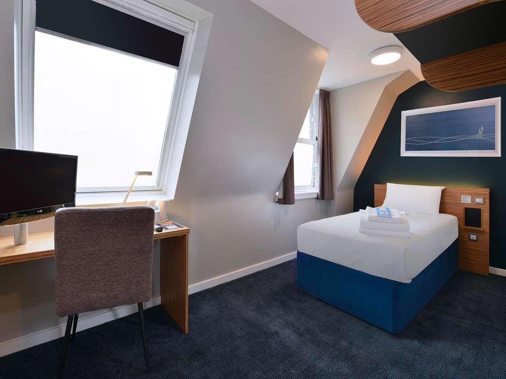 Travelodge Hotel 3*