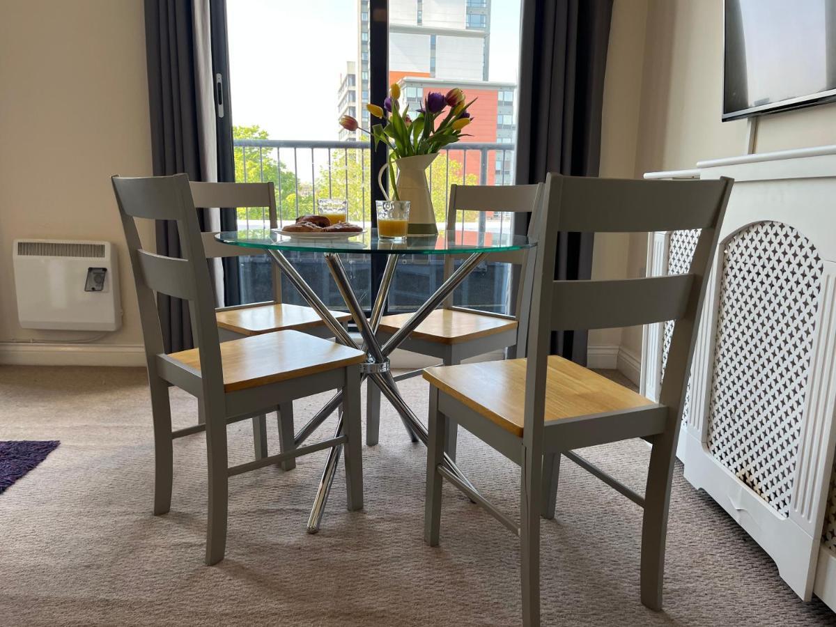 Two Bed Flat White Star Place *