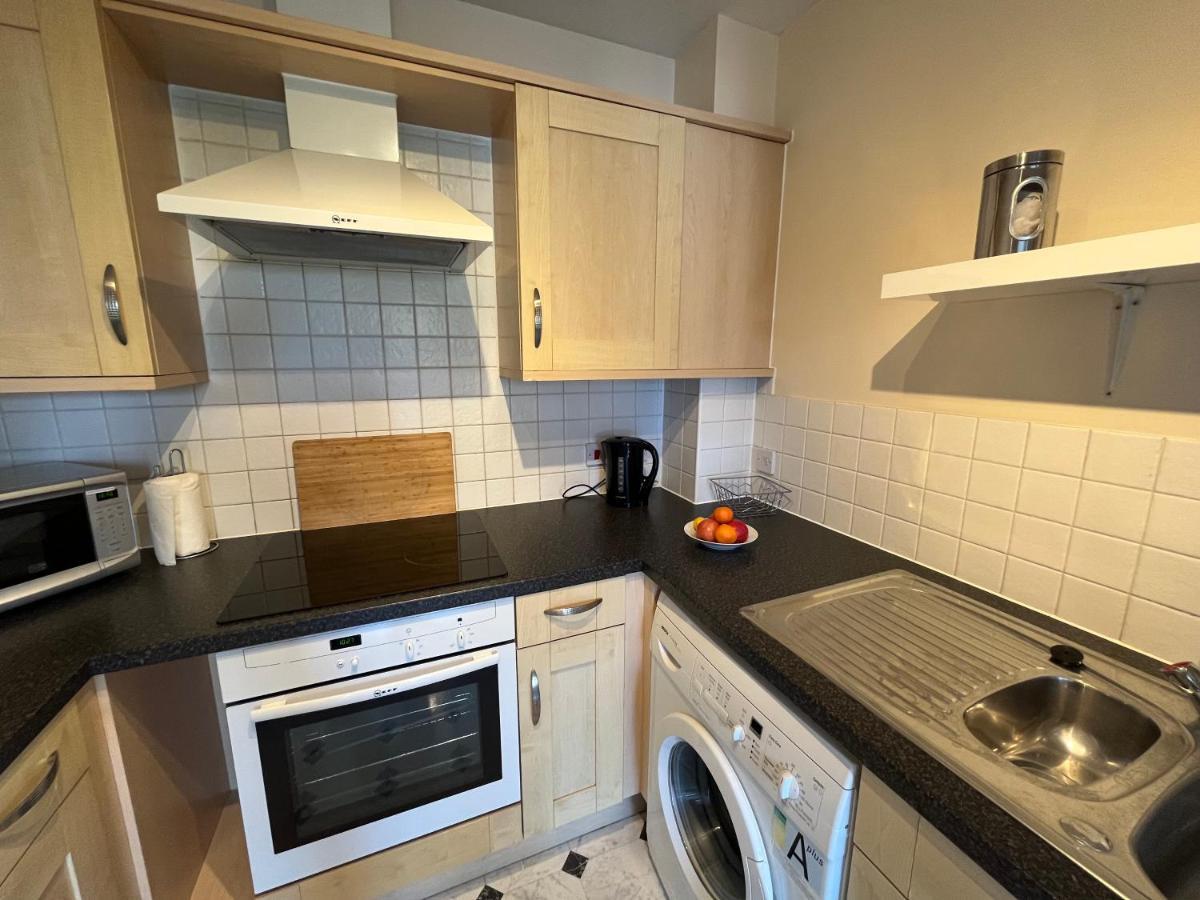Apartment Two Bed Flat White Star Place *