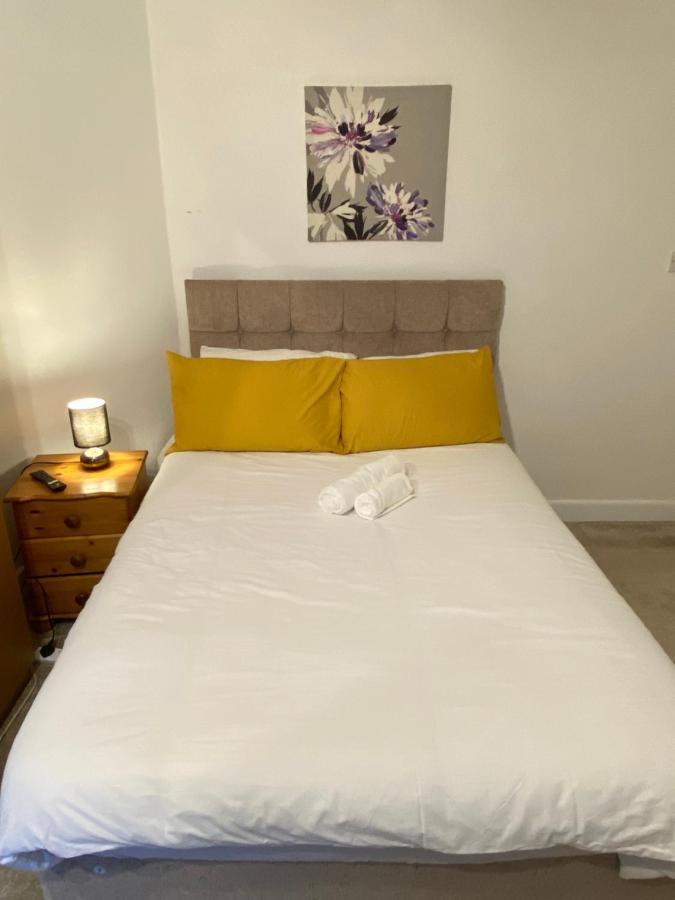 Bittern With Free Parking & Parking For Cruise Available, Full Access To Kitchen In Homestay Southampton