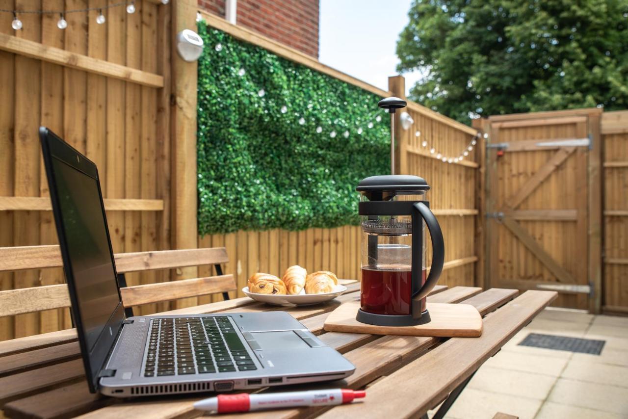 Vibes: With Outdoor Space *