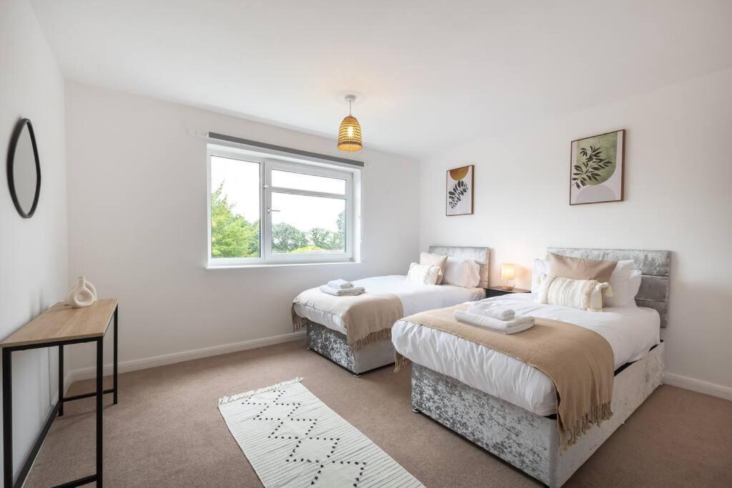 Apartment Admiral - 2 Bedroom Flat With Parking *