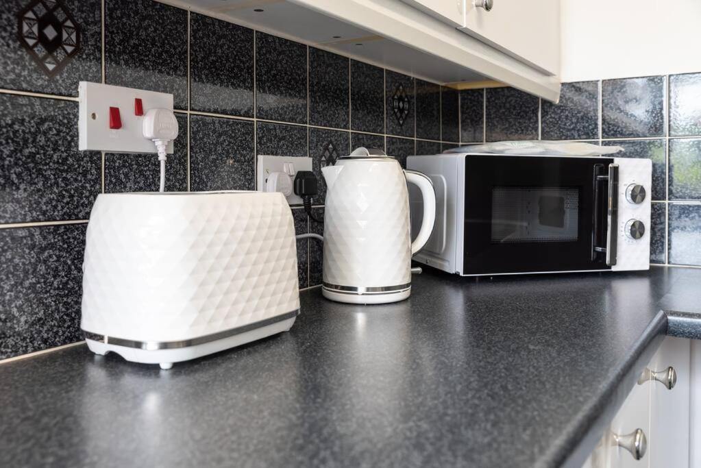 Admiral - 2 Bedroom Flat With Parking Apartment Southampton