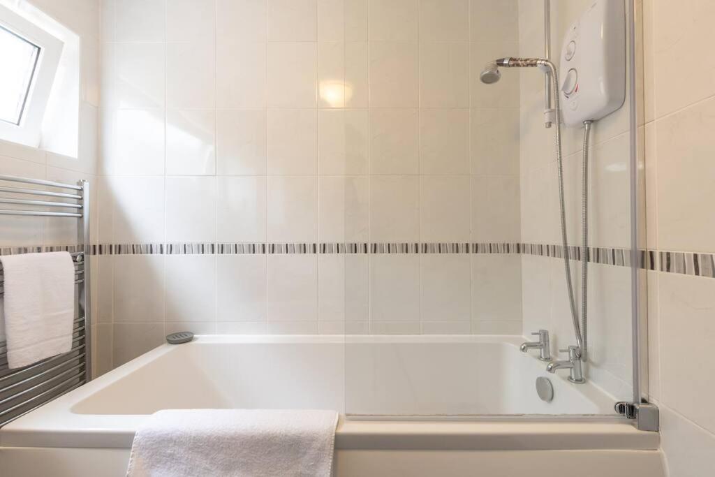 Admiral - 2 Bedroom Flat With Parking