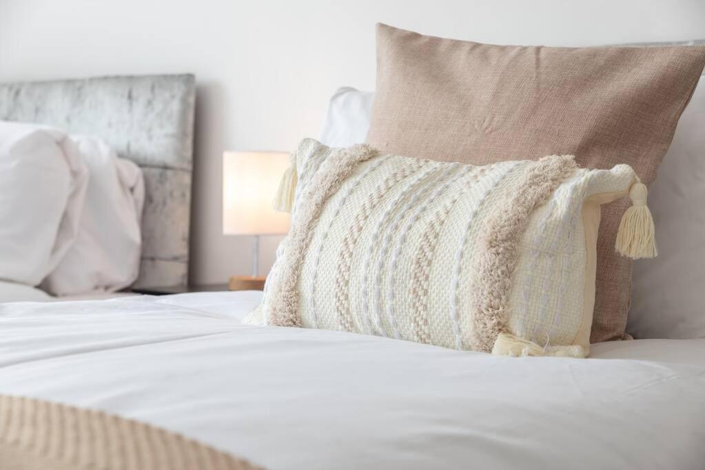 Admiral - 2 Bedroom Flat With Parking * Southampton