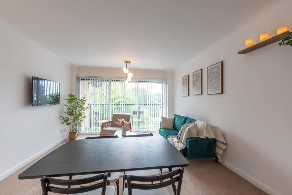 Admiral - 2 Bedroom Flat With Parking Apartment Southampton