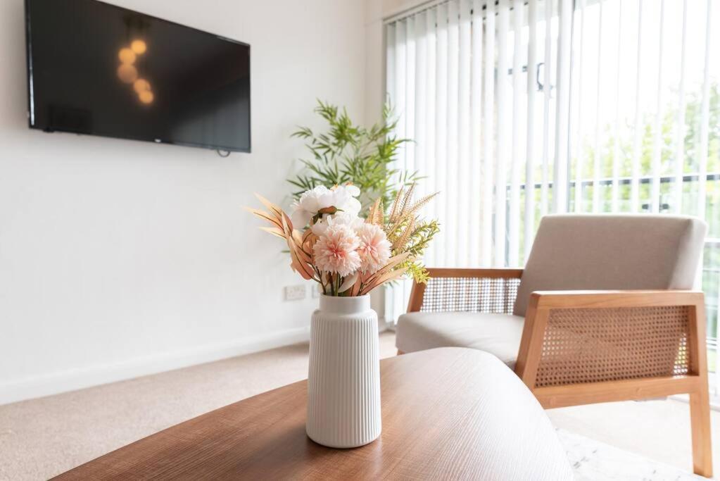 Admiral - 2 Bedroom Flat With Parking Southampton