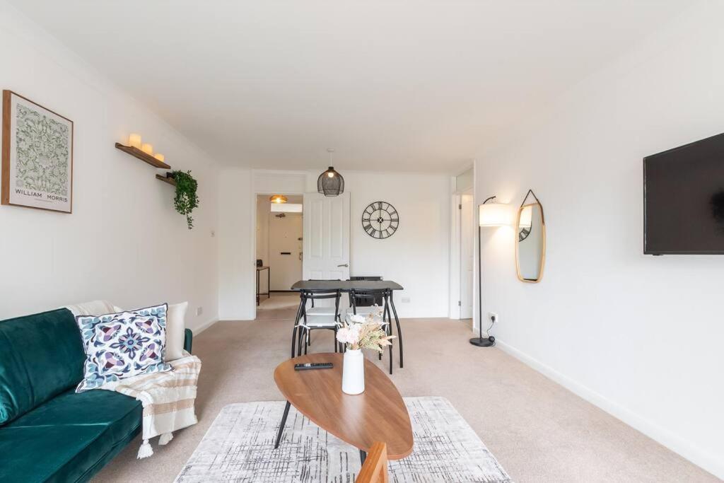 Admiral - 2 Bedroom Flat With Parking Apartment *
