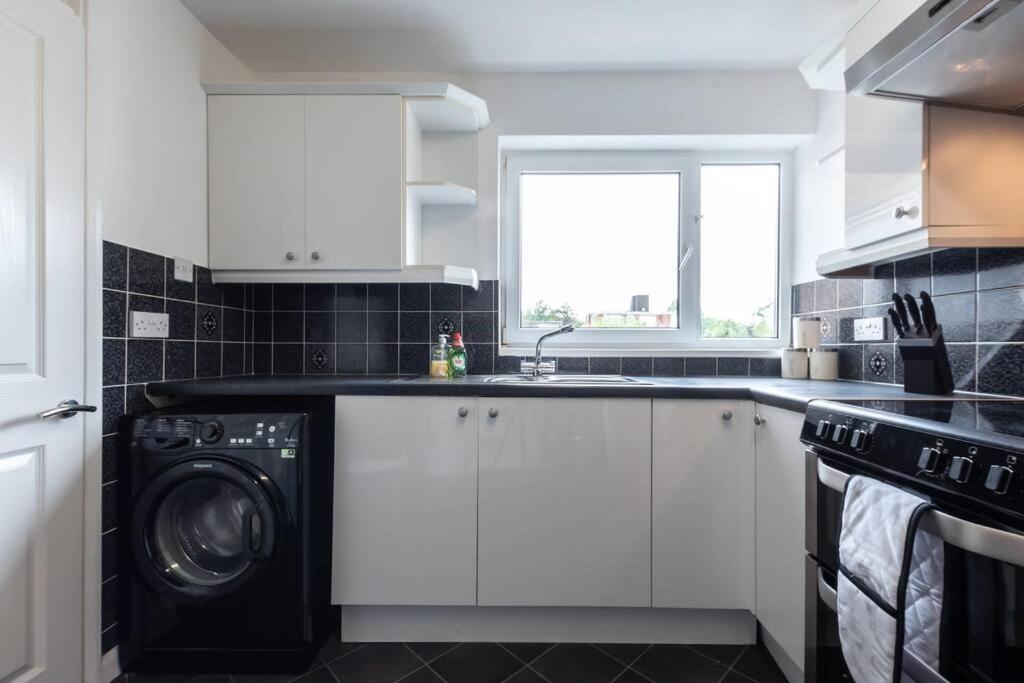 Admiral - 2 Bedroom Flat With Parking Apartment *