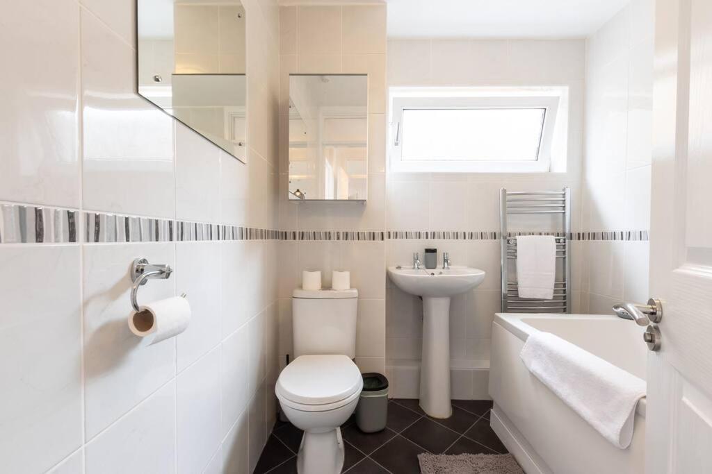 Admiral - 2 Bedroom Flat With Parking