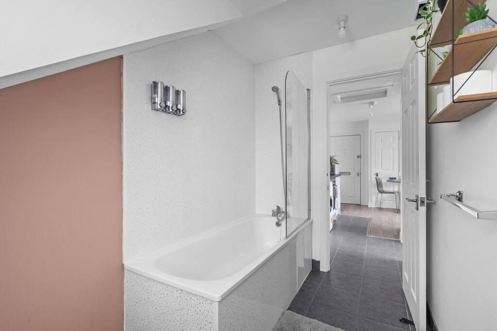 Comfortable Retreat Near Centre- 1 Bed, 3 Guests