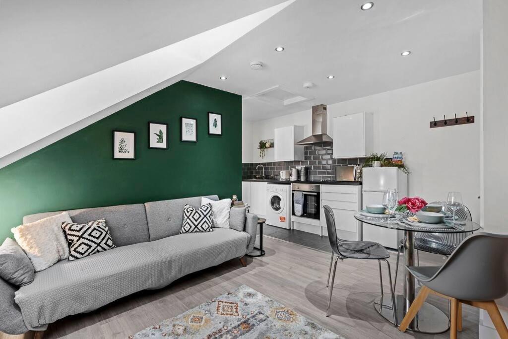 Apartment Comfortable Retreat Near Centre- 1 Bed, 3 Guests *